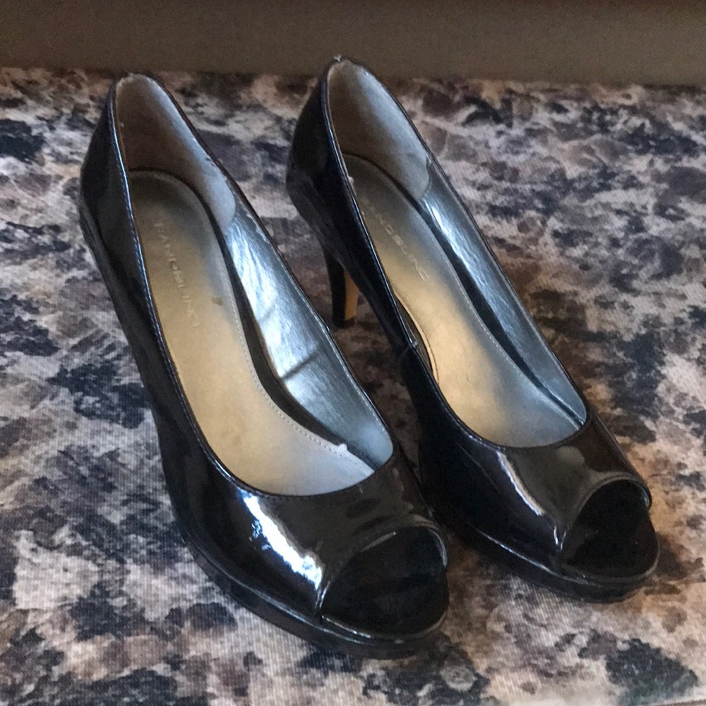 Bandolino Black Peep-toe platform heel